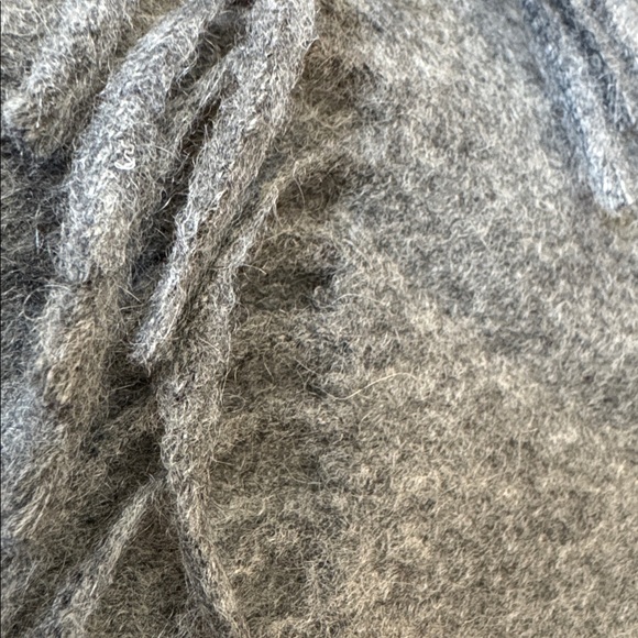 Quince Mongolian Cashmere Woven Fringed Scarf, NWOT - Picture 8 of 9